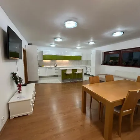 Krásné S Balkonem